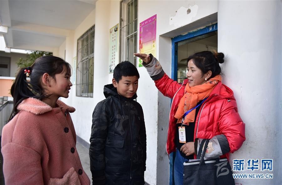 (決戰(zhàn)決勝脫貧攻堅·圖文互動)(2)山上的放羊娃不見了——涼山教育扶貧斬斷貧困“代際傳遞”