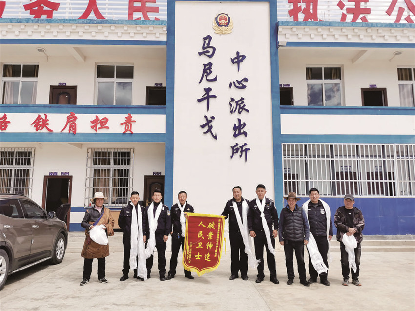 圖為牧民群.jpg 圖為牧民群.jpg