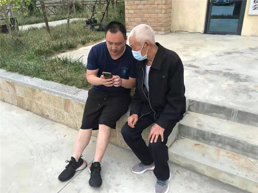 向群眾宣傳政.jpg 向群眾宣傳政.jpg