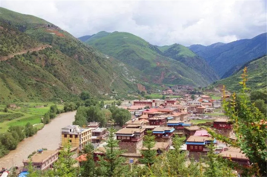 色達色爾壩藏寨.webp.jpg 色達色爾壩藏寨.webp.jpg