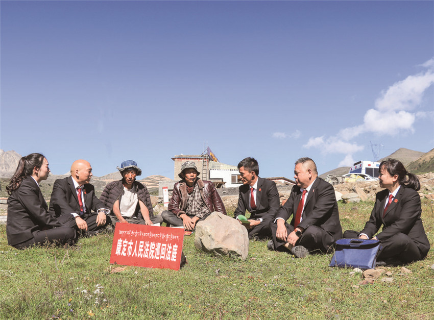 送法進(jìn)農(nóng)牧.jpg 送法進(jìn)農(nóng)牧.jpg