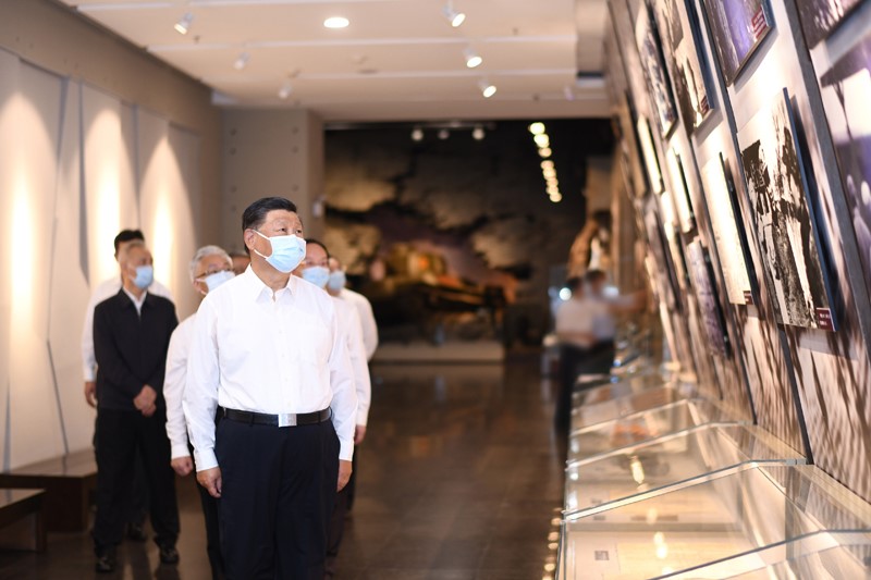 2022年8月16日至17日，中共中央總書記、國家主席、中央軍委主席習(xí)近平在遼寧考察。這是16日下午，習(xí)近平在錦州市考察遼沈戰(zhàn)役紀(jì)念館。 新華社記者 燕雁 攝