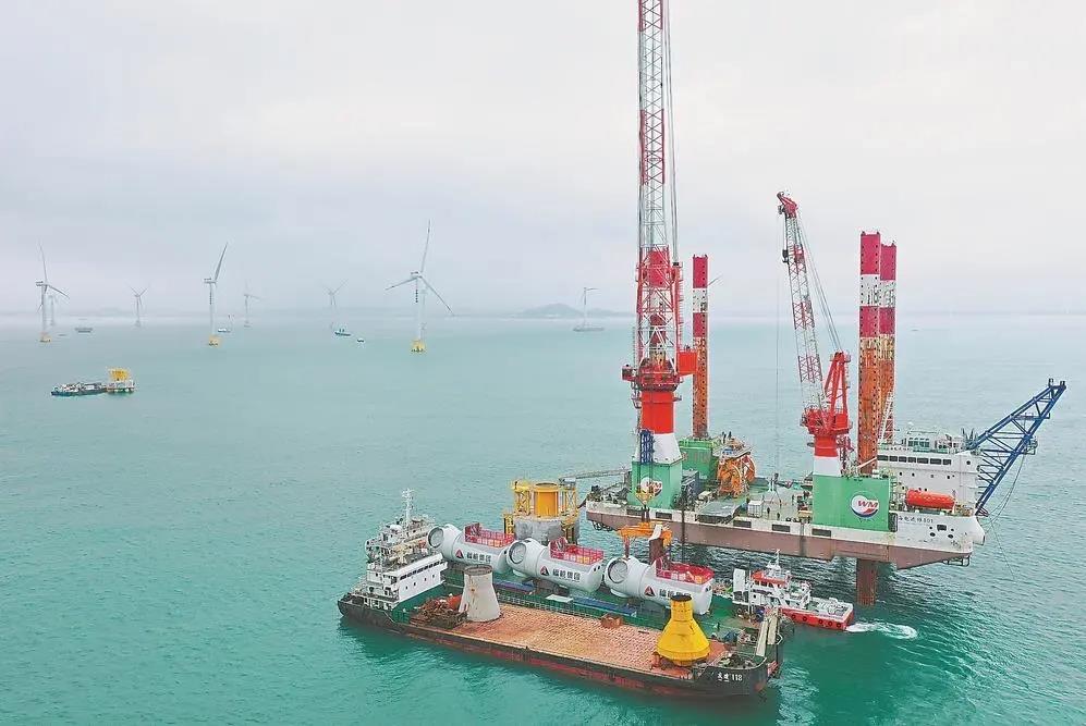 福能集團曾是“一煤獨大”的老國企，近年來積極轉(zhuǎn)型，布局新能源、新材料、醫(yī)療健康等領(lǐng)域。圖為福能集團三川海上風(fēng)電項目。（資料圖片）